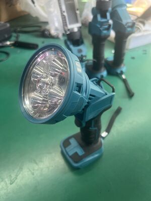 Compact 17W Handheld Spotlight 900LM Universal Battery Compatible